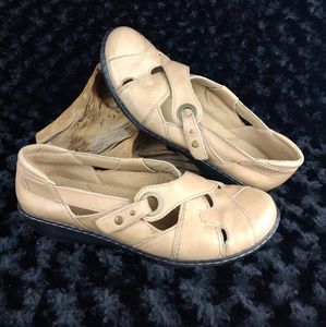 Clarks mary janes comfort shoe size 11M career